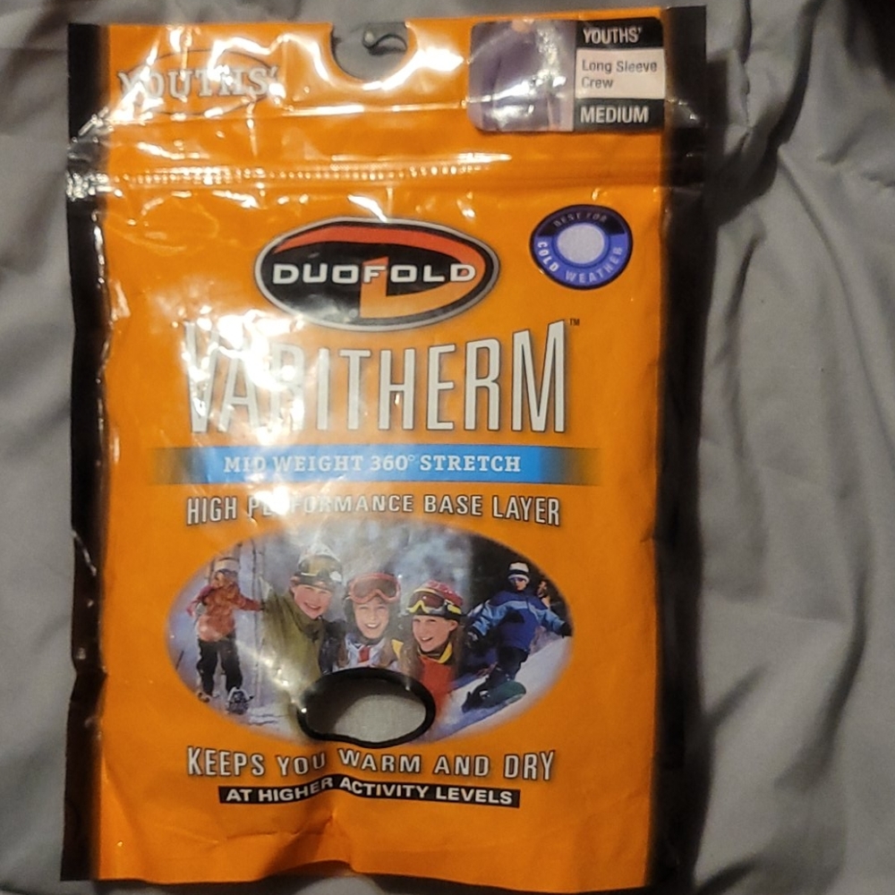 BNWT  youths thermal shirt.